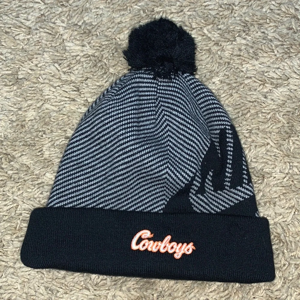 EUC Nike Cowboys Pom beanie